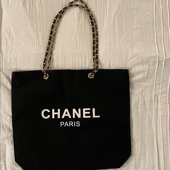 None Handbags - Paris Black and Gold Chain Tote NWOT Nice gift!!! 🎁  Free shipping
